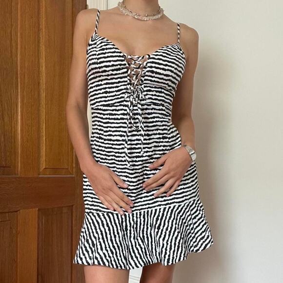 Bec + Bridge Black White Zebra Stripe Mini Dress Size 2 - Picture 6 of 6